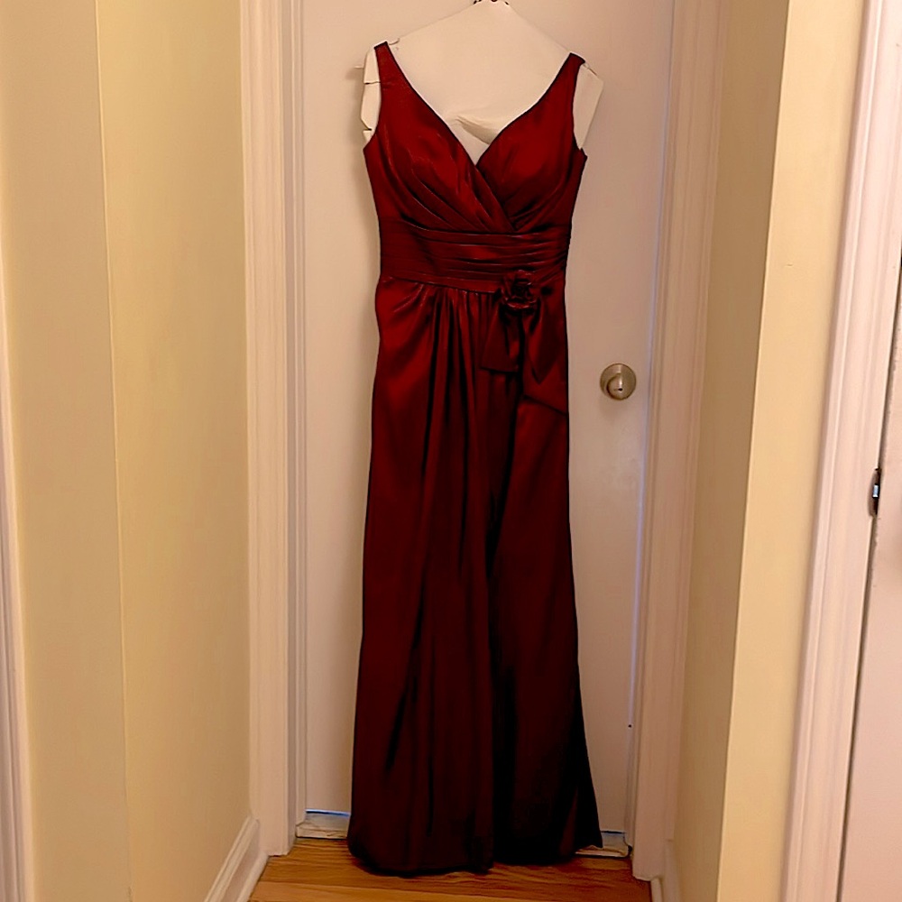 Bordeaux bridesmaid/holiday style gown